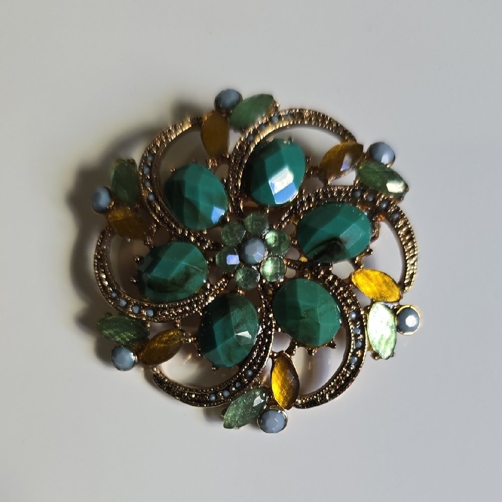 Liz Claiborne Elegant Gold and Green Brooch - Picture 2 of 6